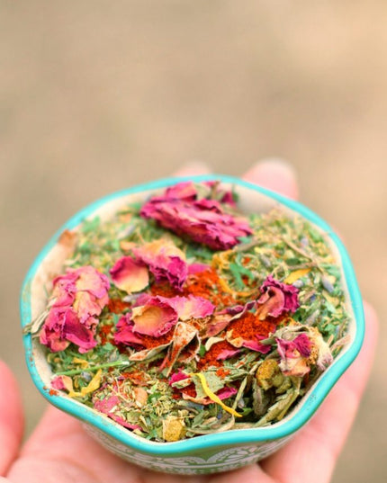 WormBGone Nesting Herbs For Pet Chickens With Roses, Chilis, Calendula, Dandelion For Healthier Coops